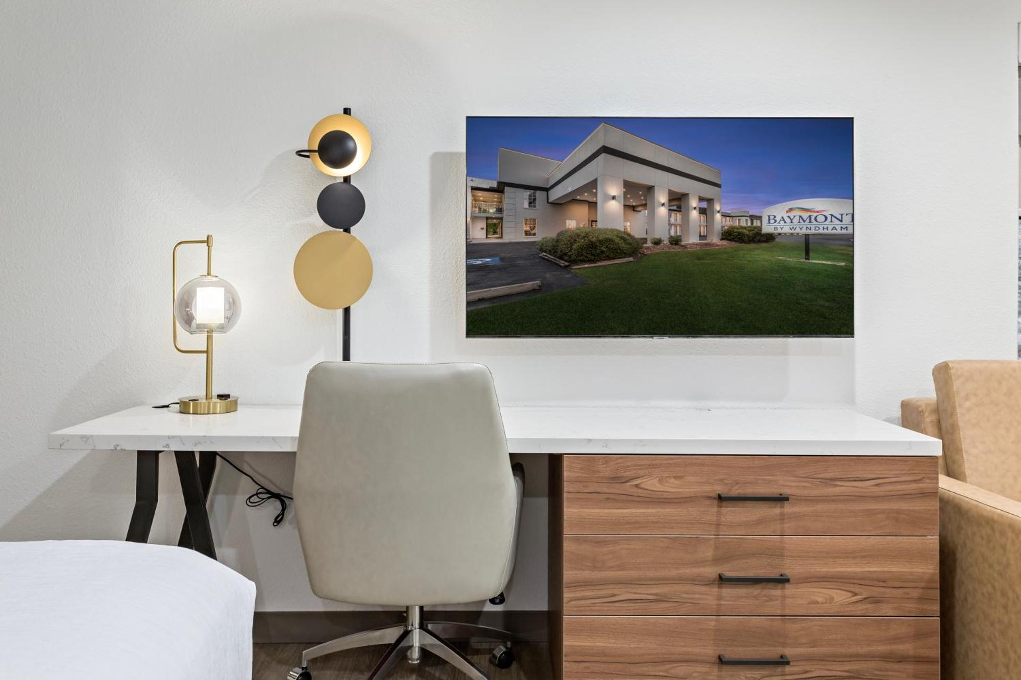 Baymont By Wyndham Beaumont Hotell Exteriör bild