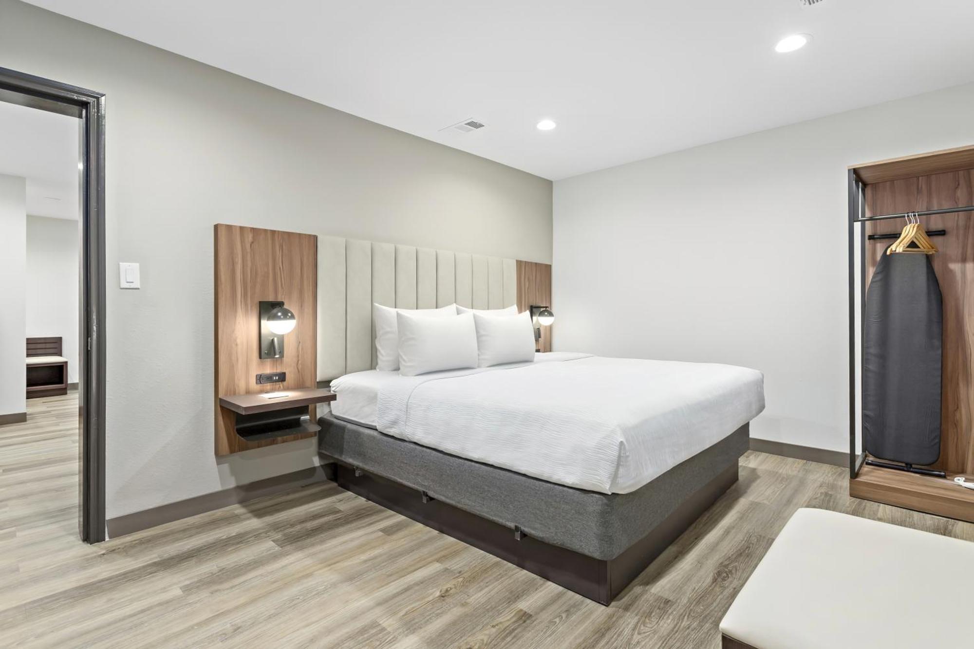 Baymont By Wyndham Beaumont Hotell Exteriör bild