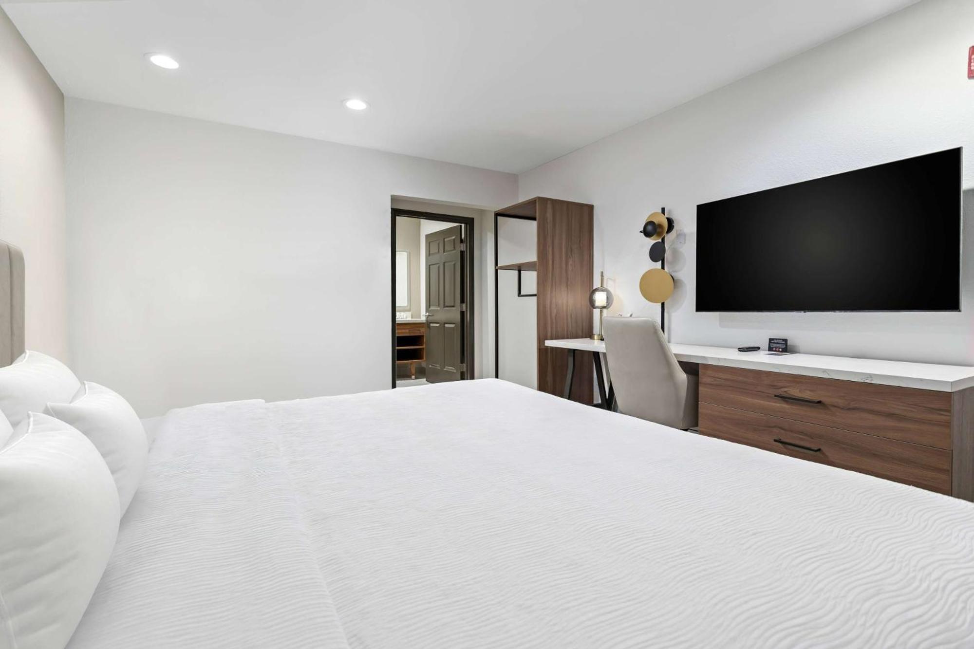 Baymont By Wyndham Beaumont Hotell Exteriör bild