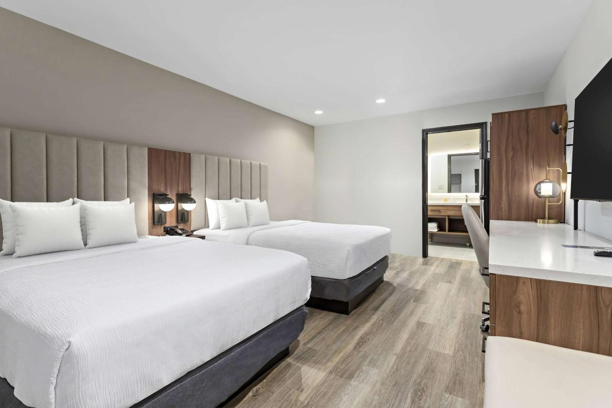 Baymont By Wyndham Beaumont Hotell Exteriör bild