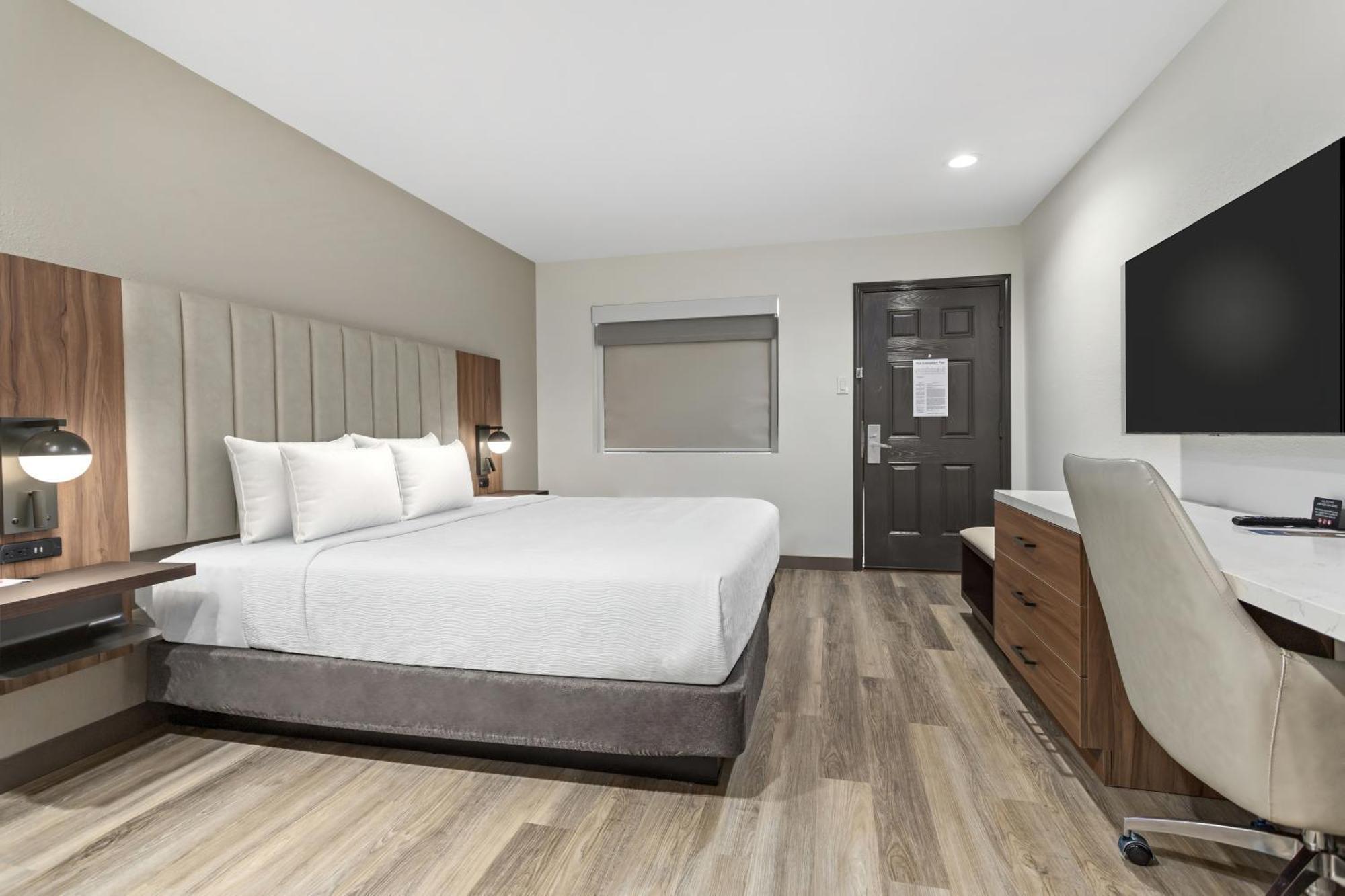 Baymont By Wyndham Beaumont Hotell Exteriör bild