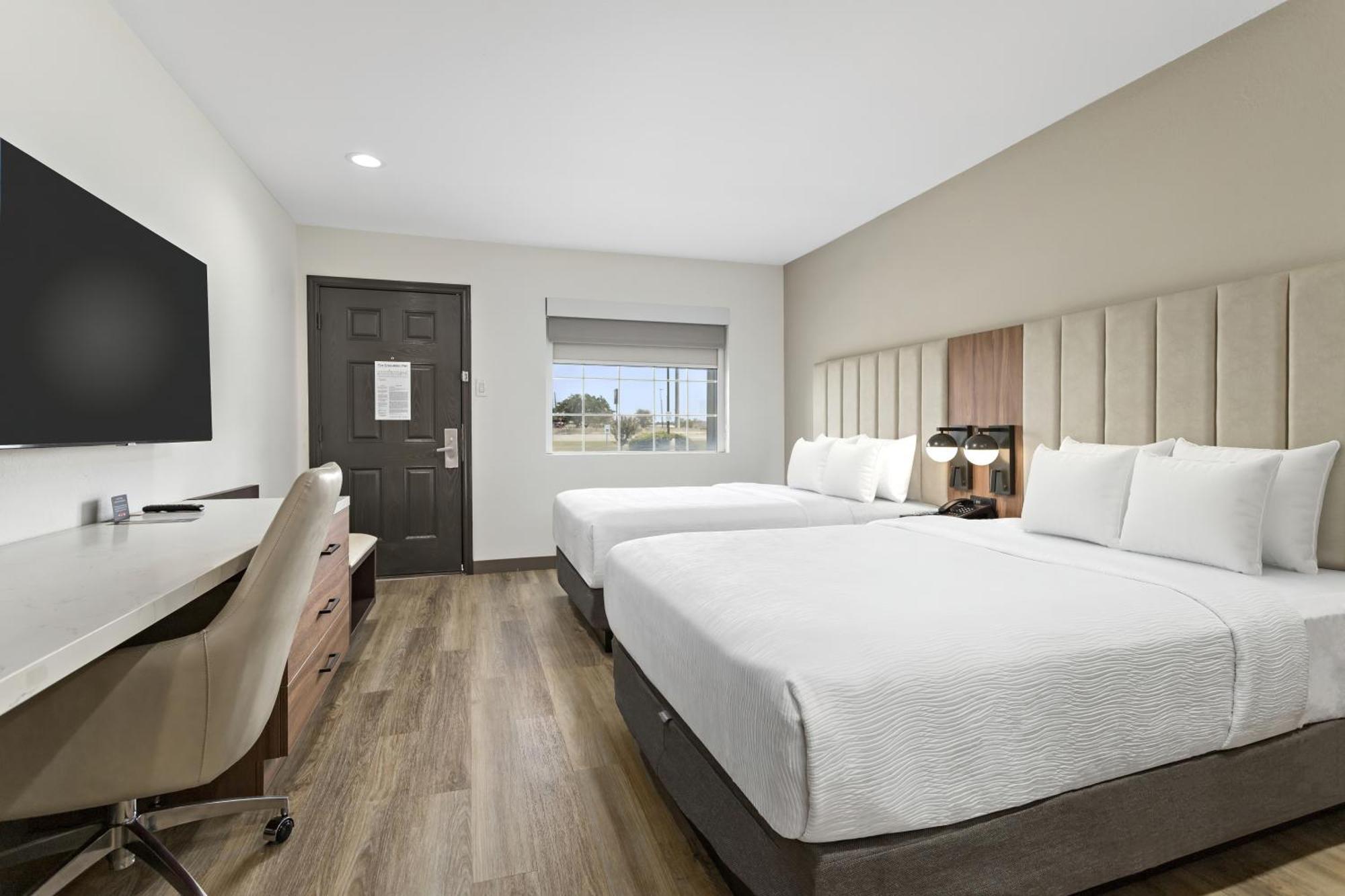 Baymont By Wyndham Beaumont Hotell Exteriör bild
