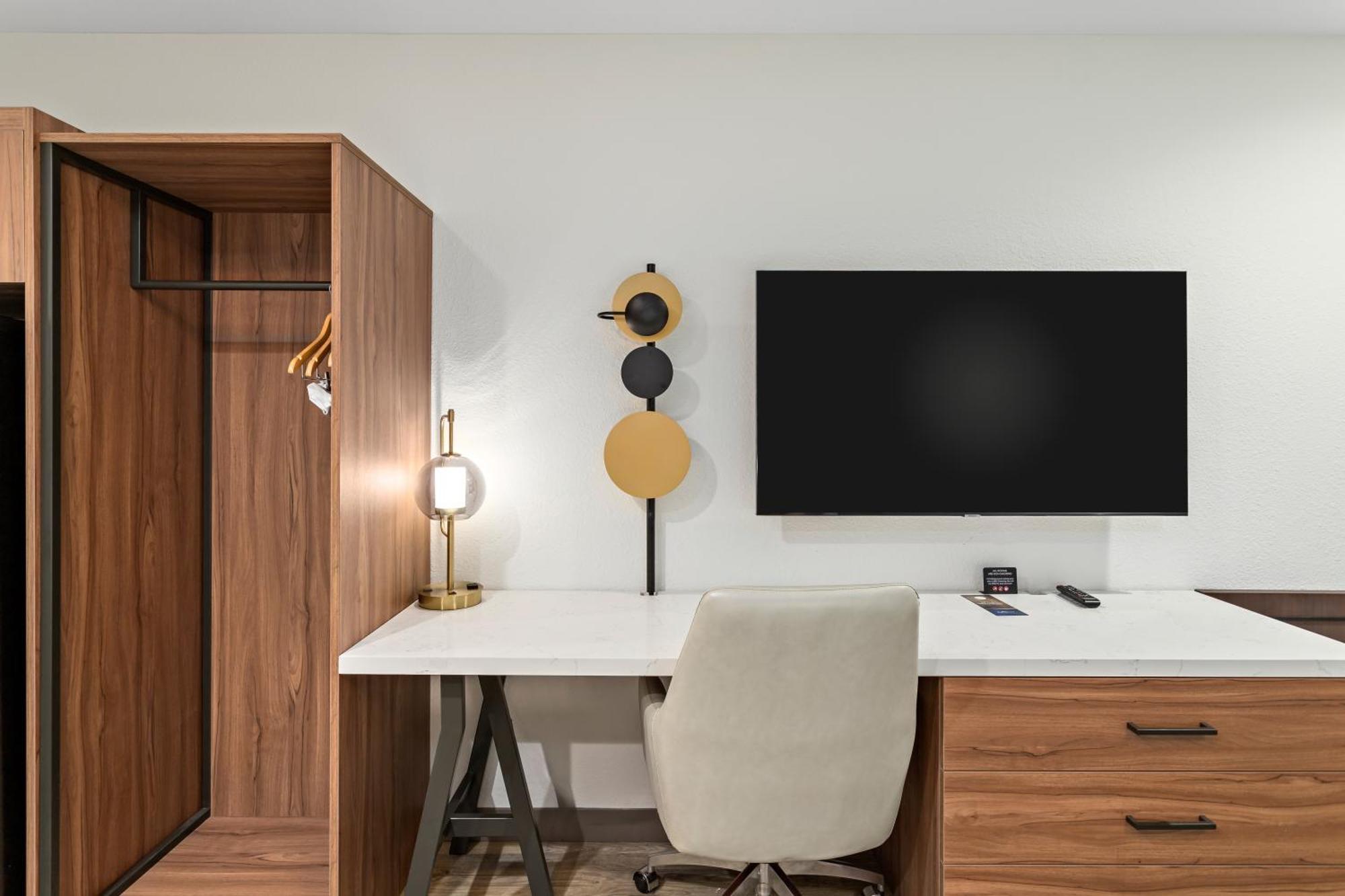 Baymont By Wyndham Beaumont Hotell Exteriör bild