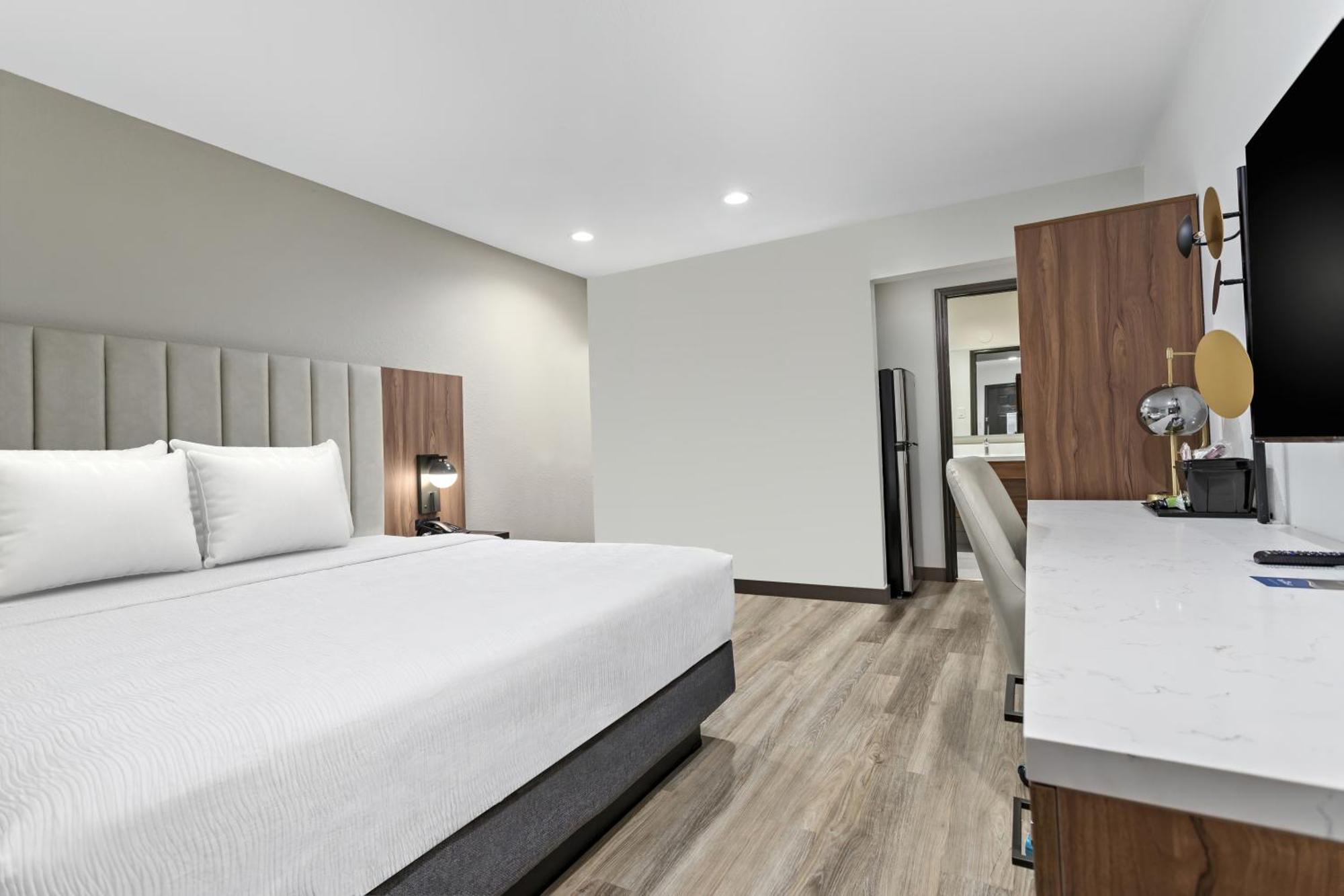 Baymont By Wyndham Beaumont Hotell Exteriör bild