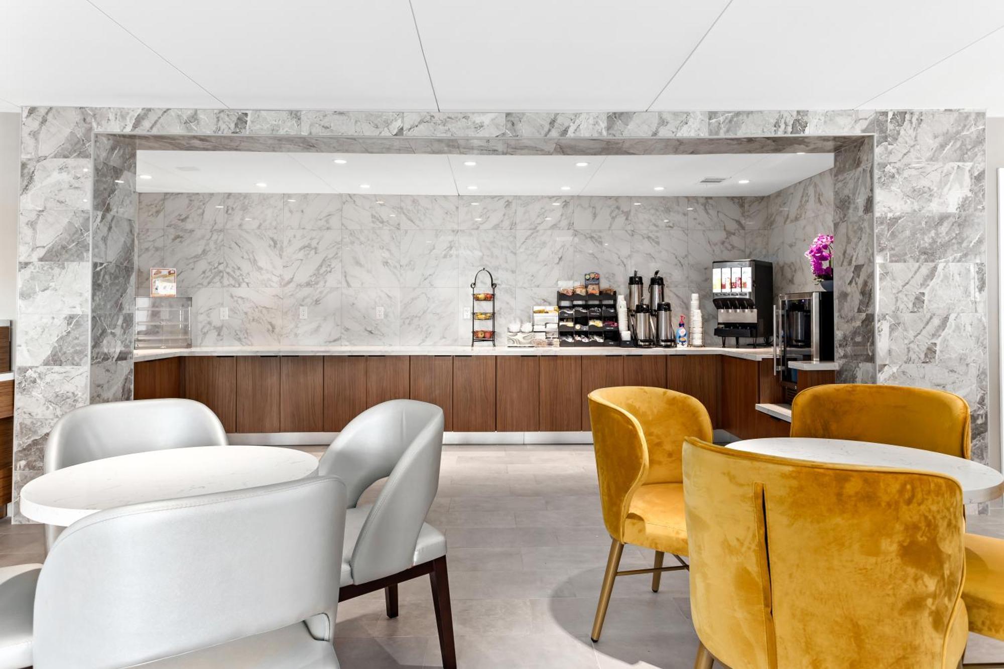 Baymont By Wyndham Beaumont Hotell Exteriör bild